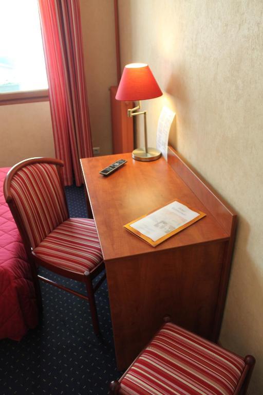 Au Feu De Bois Hotel Amou Phòng bức ảnh