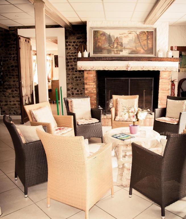 Au Feu De Bois Hotel Amou Ngoại thất bức ảnh