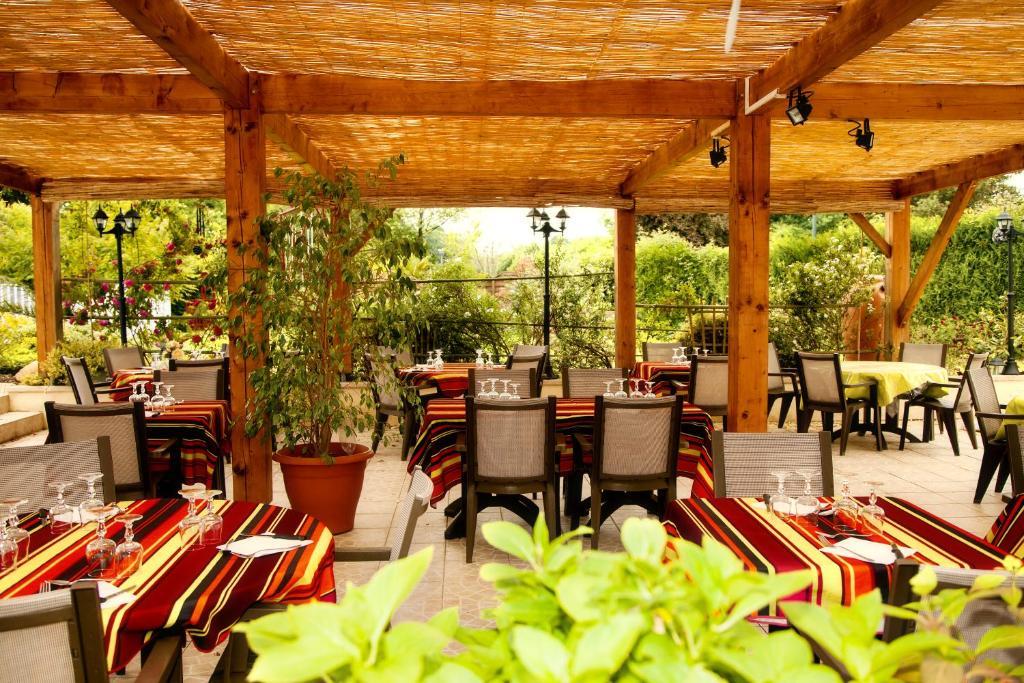 Au Feu De Bois Hotel Amou Ngoại thất bức ảnh