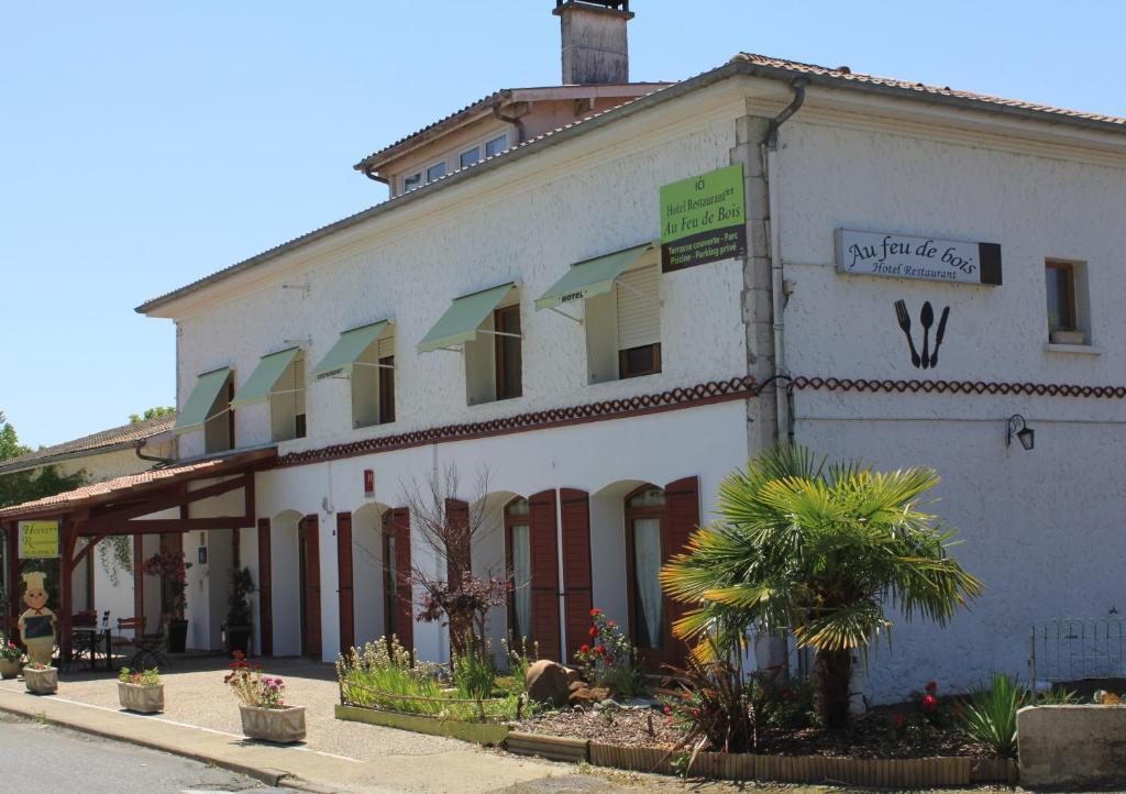 Au Feu De Bois Hotel Amou Ngoại thất bức ảnh