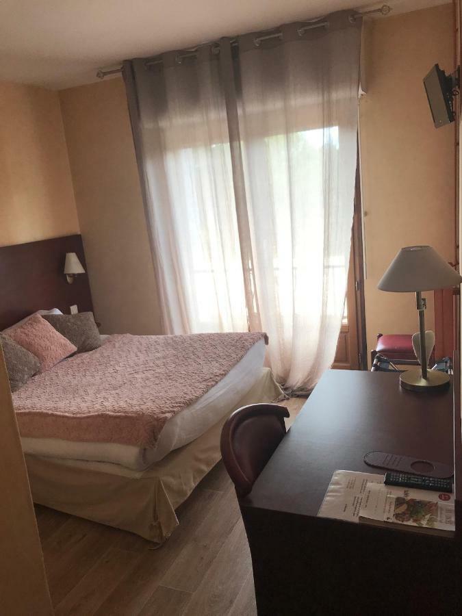 Au Feu De Bois Hotel Amou Ngoại thất bức ảnh